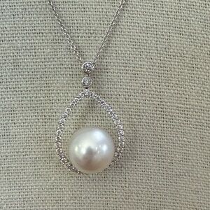 🆕💎😇IRIDESSE by Tiffany&Co.😇💎Floating Pearl Drop Diamond Halo Pendant